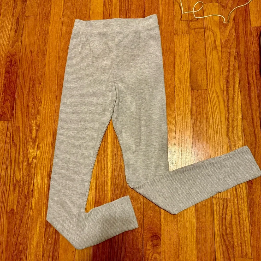 H&M Comfy Leggings Soft Grey Medium - Picture 2 of 4